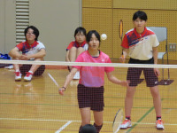女３