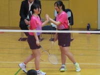 女４